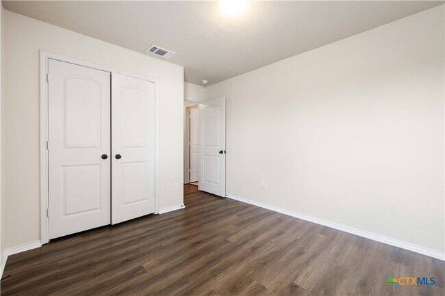 Building Photo - 290 Rosalie Dr