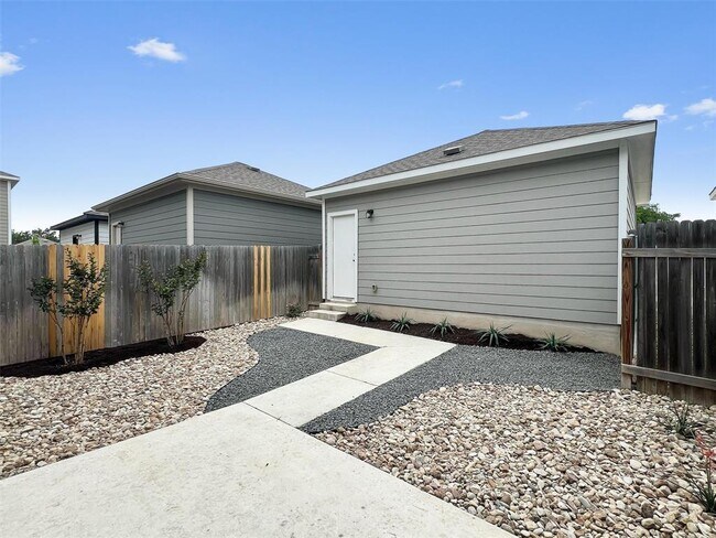 Building Photo - 1713 Yaupon Grove Ln