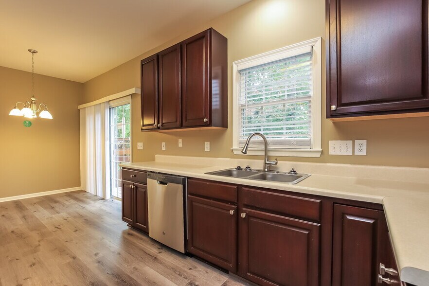 Building Photo - 5125 Casland Dr