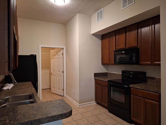 Building Photo - 7032 Deer Lodge Cir