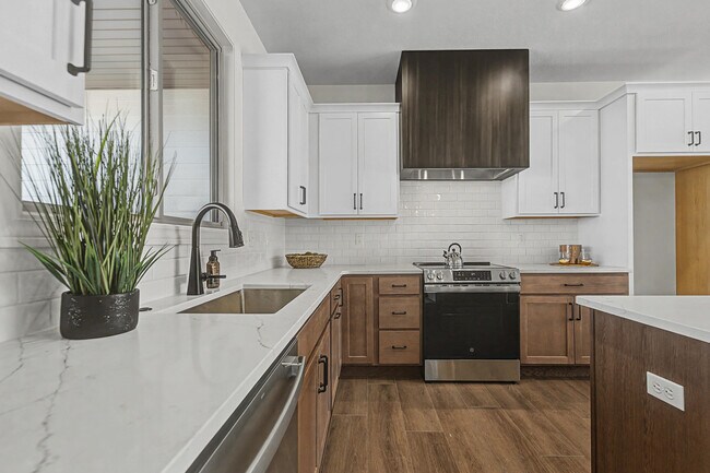 Building Photo - 4519 Estacada Dr