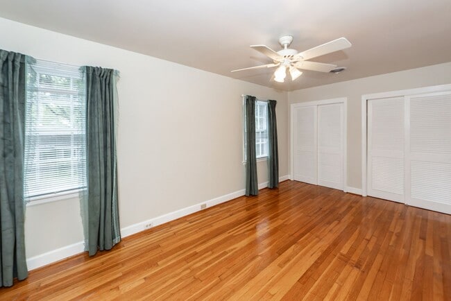 Building Photo - 6 Bedroom, 2.5 Bath House in Drayton on th...