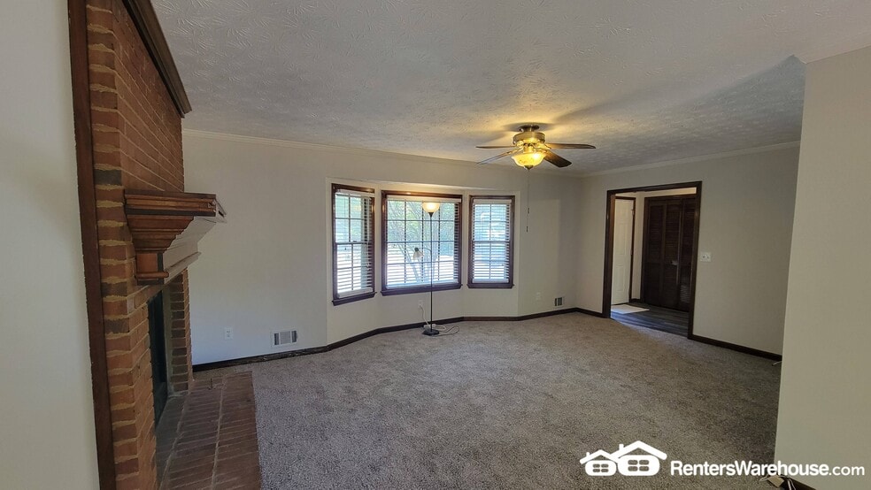 Building Photo - 2532 Mistletoe Ln SW