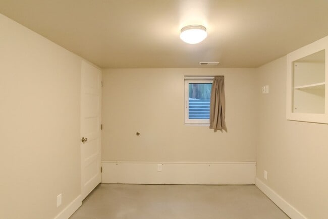 Building Photo - 4Bd/2.75Ba Seattle House