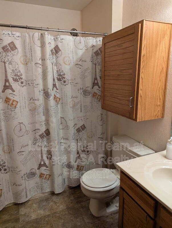 Building Photo - 5701 N Villa Cir