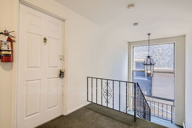 Building Photo - 985 Corona St