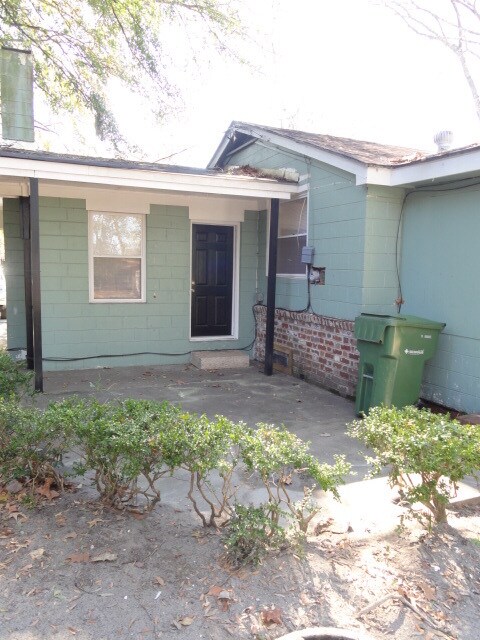 Building Photo - 258 Croatan St