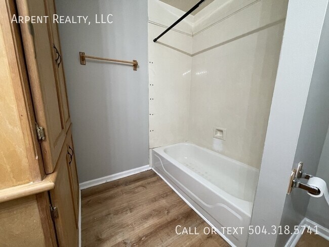 Building Photo - 2121 Montesquieu St