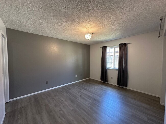 Building Photo - 3 Bedroom 2 Bathroom Duplex available to rent in Farmington