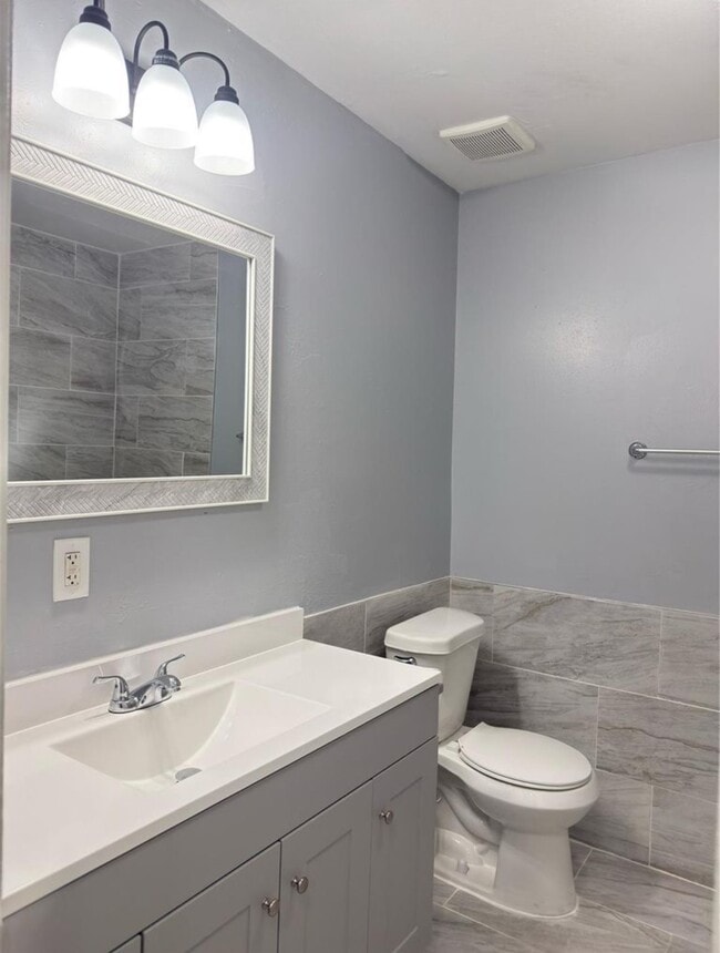 Building Photo - 4515 Oxford St