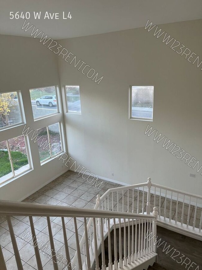 Building Photo - 5640 W Ave L4