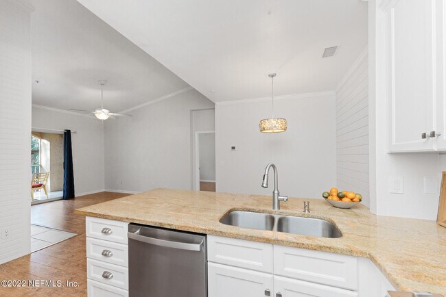 Building Photo - 230 Colima Ct