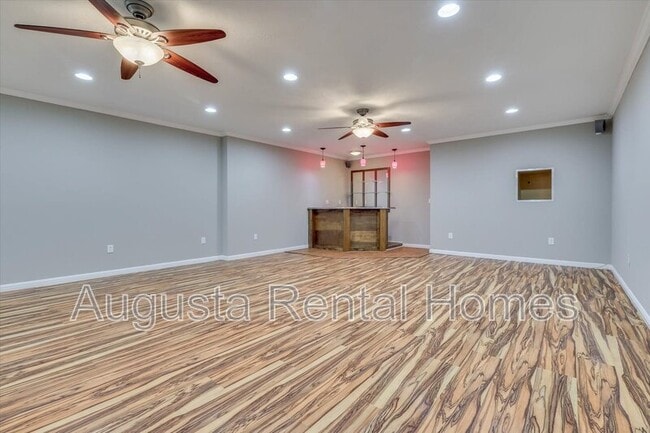 Building Photo - 719 Bonnie Oaks Ln