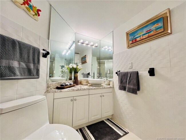 Building Photo - 9500 S Ocean Dr