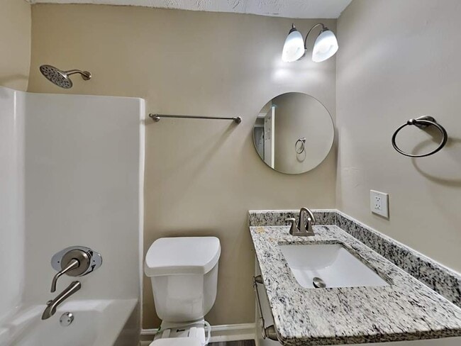 Building Photo - 211 Hunt Ridge Dr