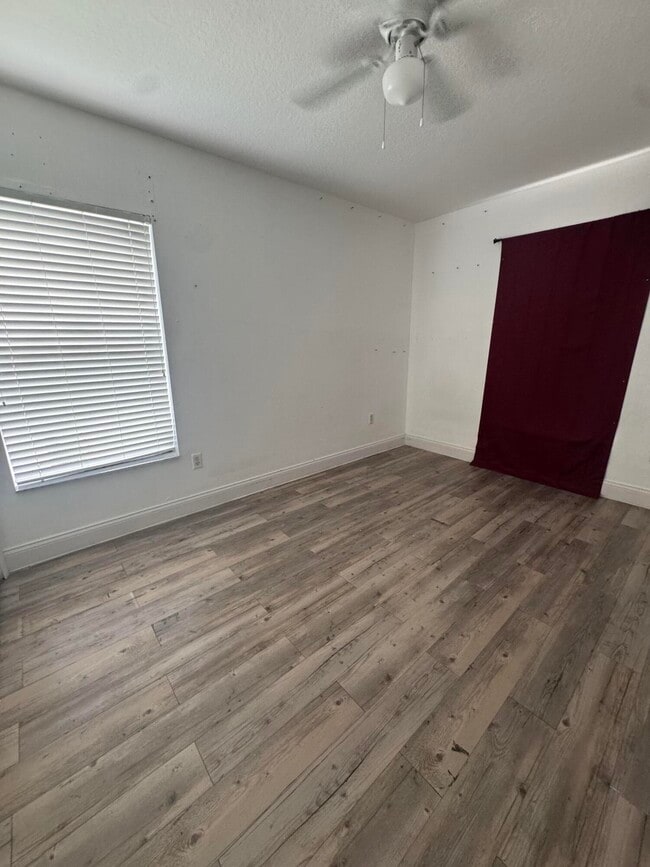 Building Photo - 1733 Pointe W Wy