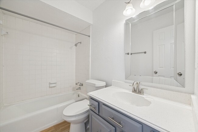 Building Photo - 2223 Par Ln