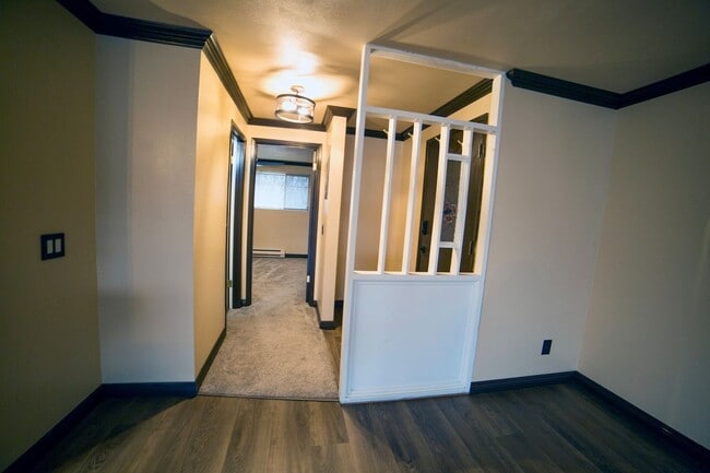 Building Photo - $300 Off! Quiet Top Floor 1 Bedroom Condo in Gated Tukwila Community