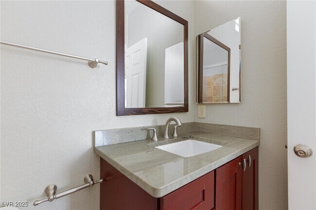 Building Photo - 8949 Diamond Falls Dr