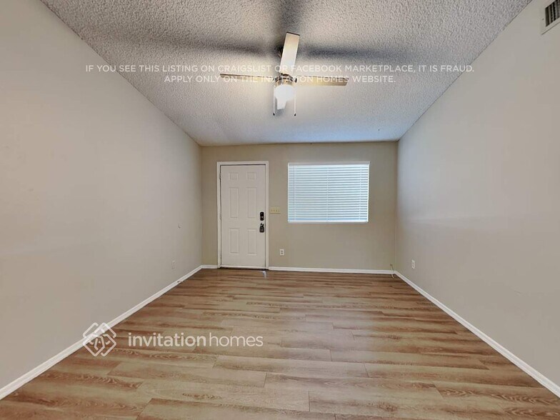 Building Photo - 8943 W Cinnabar Ave