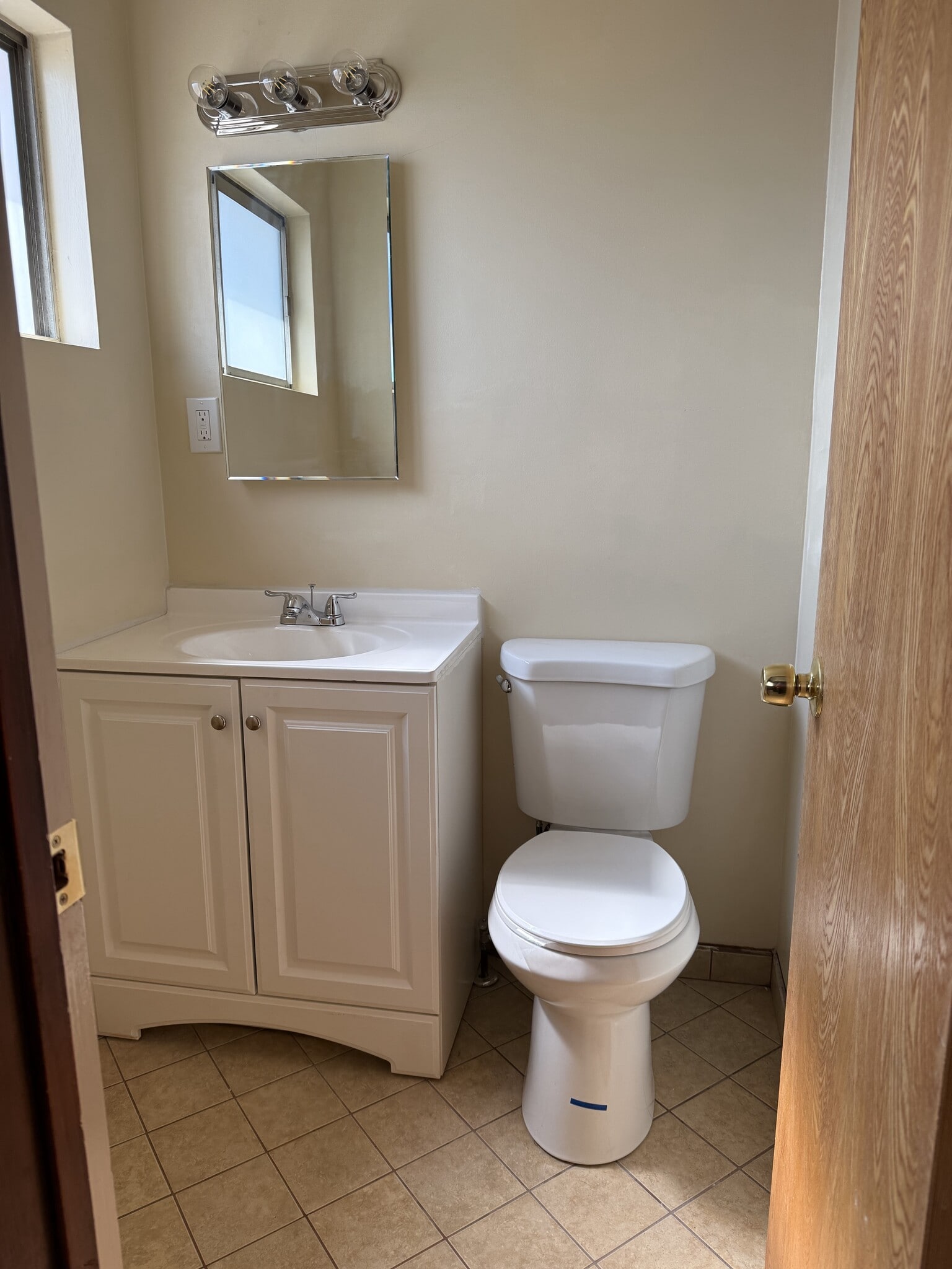 Building Photo - 330 E Fairview Ave