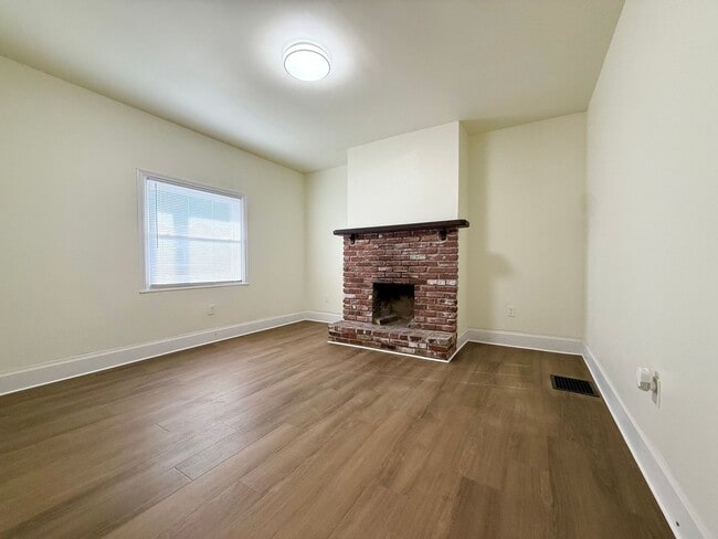 Building Photo - 1705 Martha St