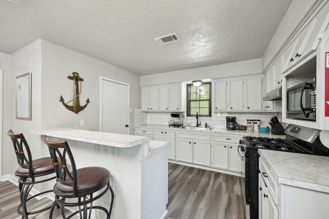 Building Photo - 10 Boat Launch Rd