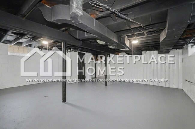 Building Photo - 15915 Sussex St