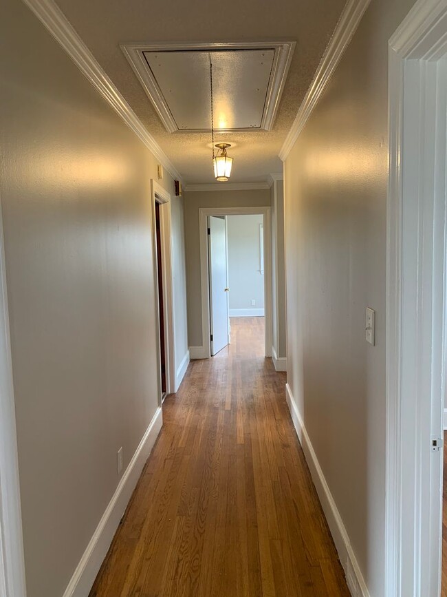 Building Photo - Country Living with City Convenience!