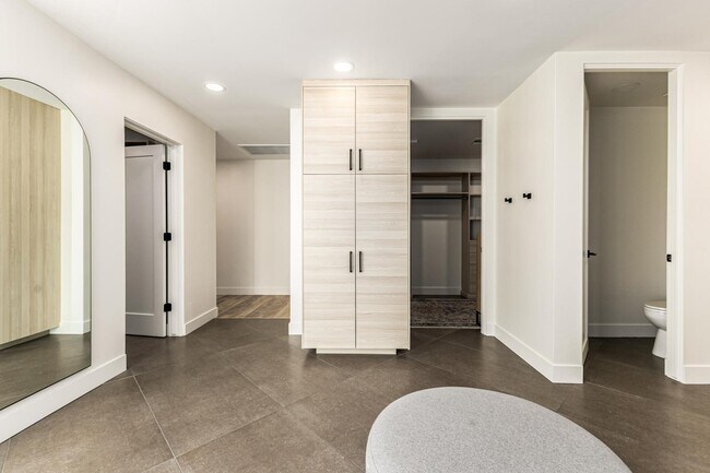 Building Photo - 9917 N 52nd St