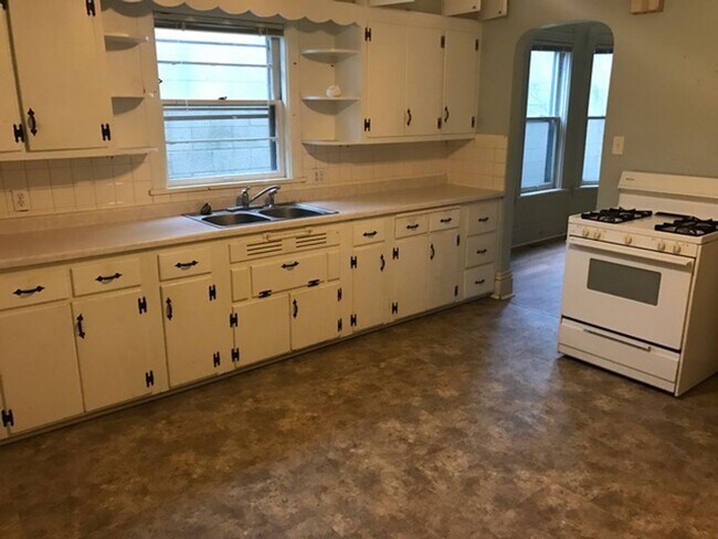 Building Photo - 2065 Winnebago St