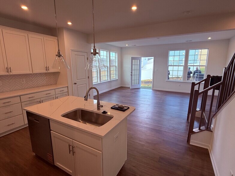 Building Photo - 620 Slick Terrace