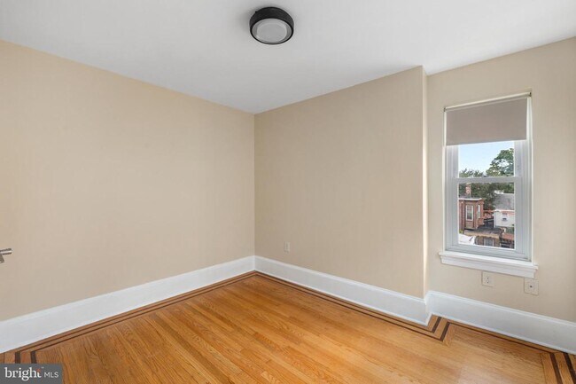 Building Photo - 309 E Girard Ave