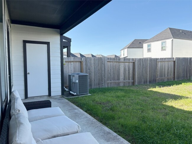 Building Photo - 2913 Crown Gate Dr