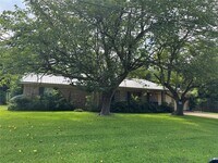 Building Photo - 1413 Forehand St