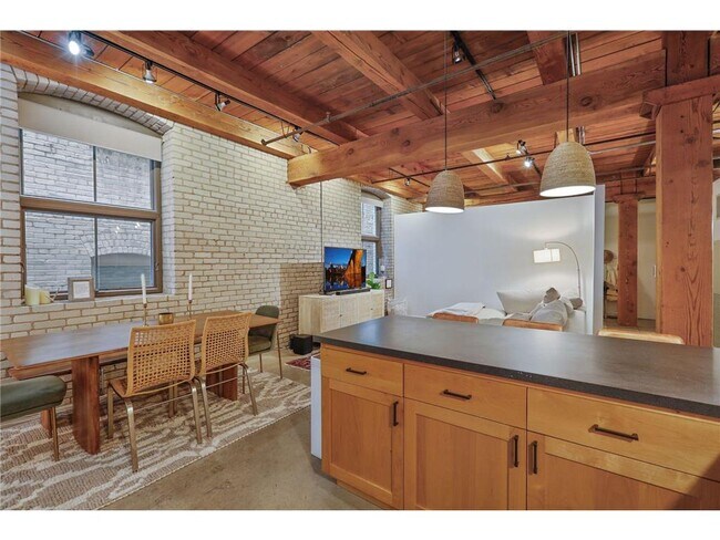 Building Photo - 127 5th St NE