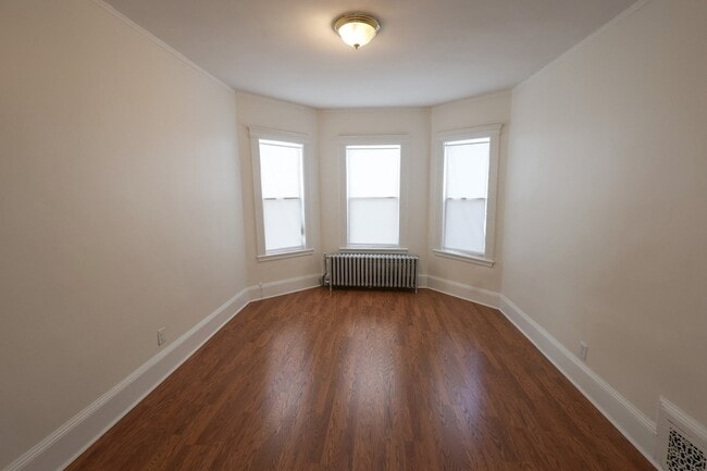 Building Photo - 421 Seaver St