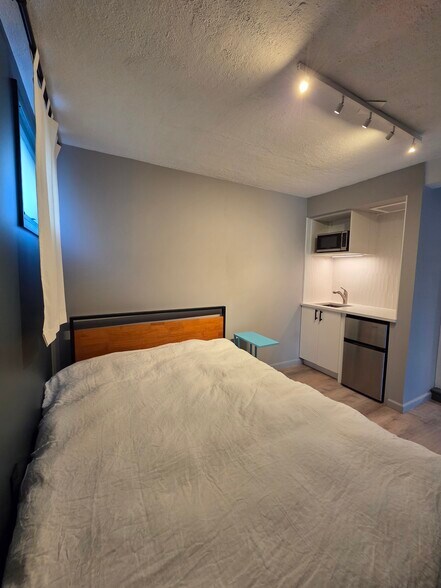 Building Photo - 3121 Homewood Pky