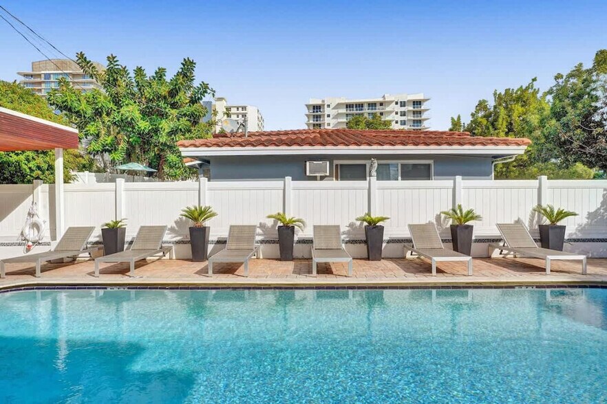 Building Photo - 3215 NE 7th St