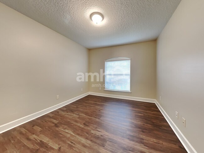 Building Photo - 6651 Chester Park Dr