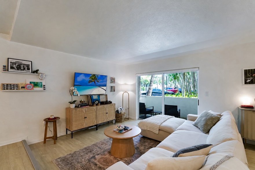 Building Photo - 8950 SW 69th Ct