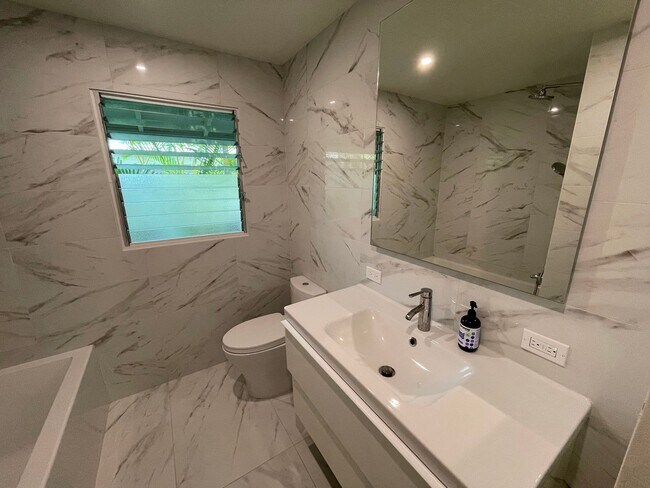 Building Photo - Fully Furnished Lanikai Beach Oasis — 3BR/...