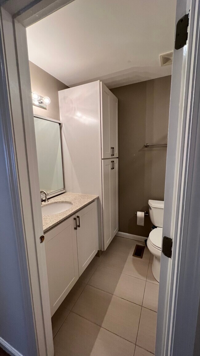 Building Photo - 202 Dresher Woods Dr