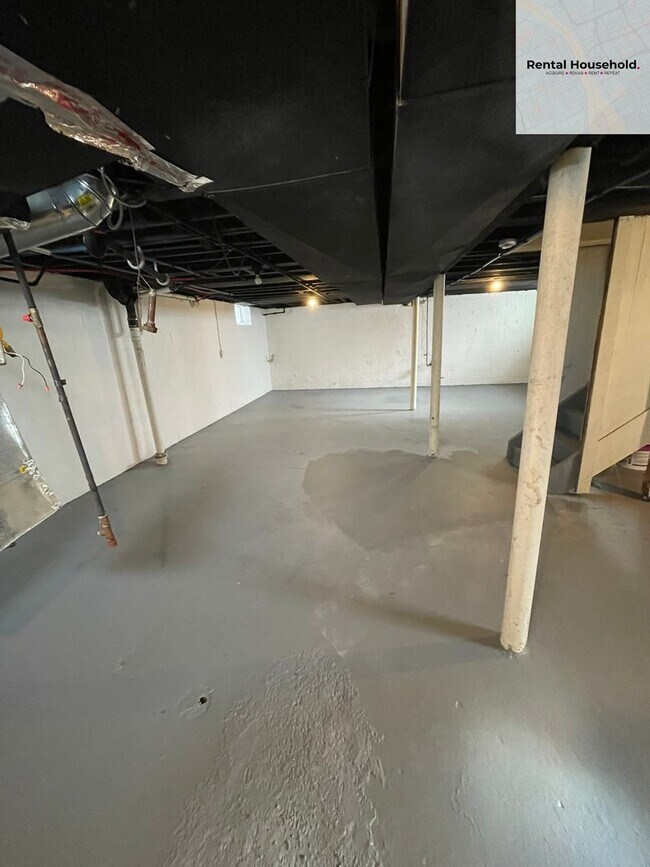 Building Photo - Beautiful 4 Bedroom Bungalow- Just $1300 a month