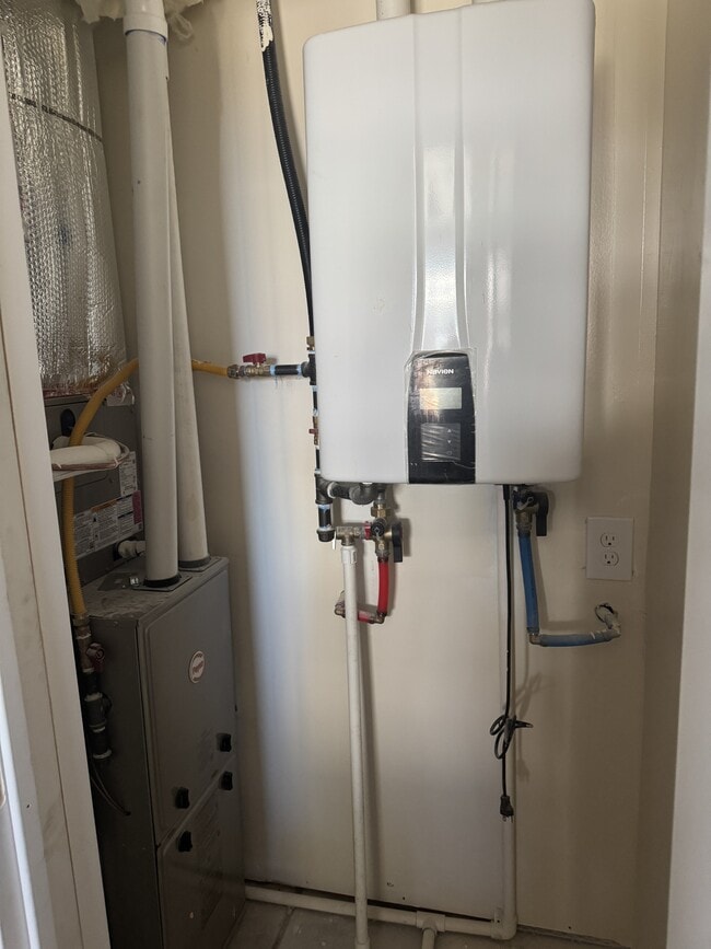 Building Photo - 4621 Locust Ln E