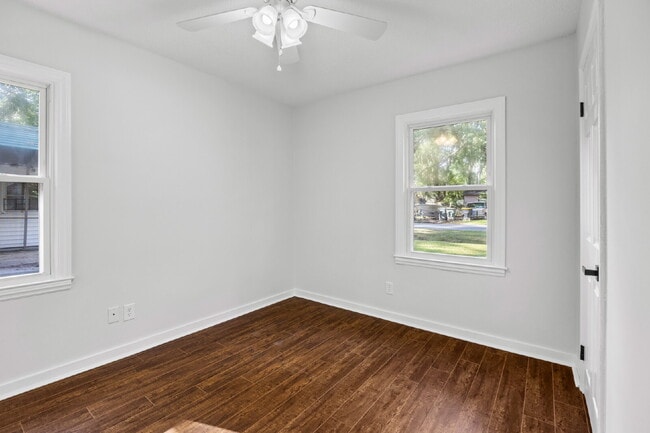 Building Photo - 3 bed 1 bath ranch with large storage/workshop building