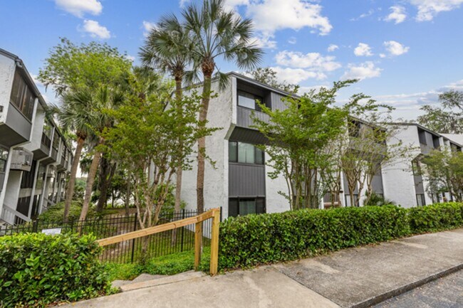 Building Photo - Stunning 2/1 with Water Views at Bivens La...