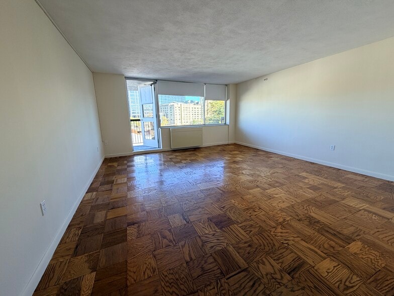 Building Photo - 57 Monmouth St