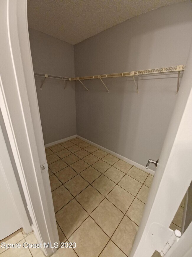 Building Photo - 1617 Sunny Brook Ln