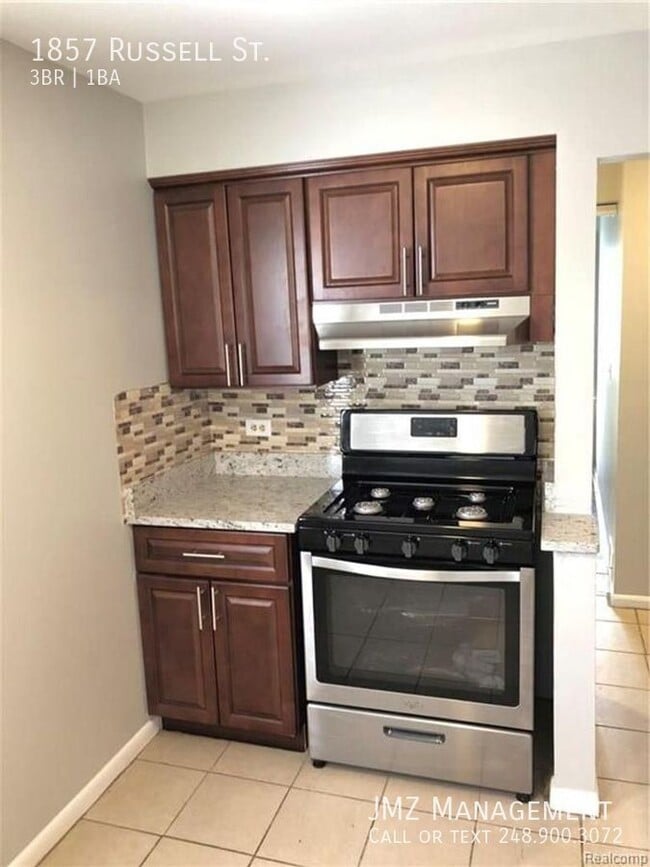 Building Photo - 1857 Russell Ave